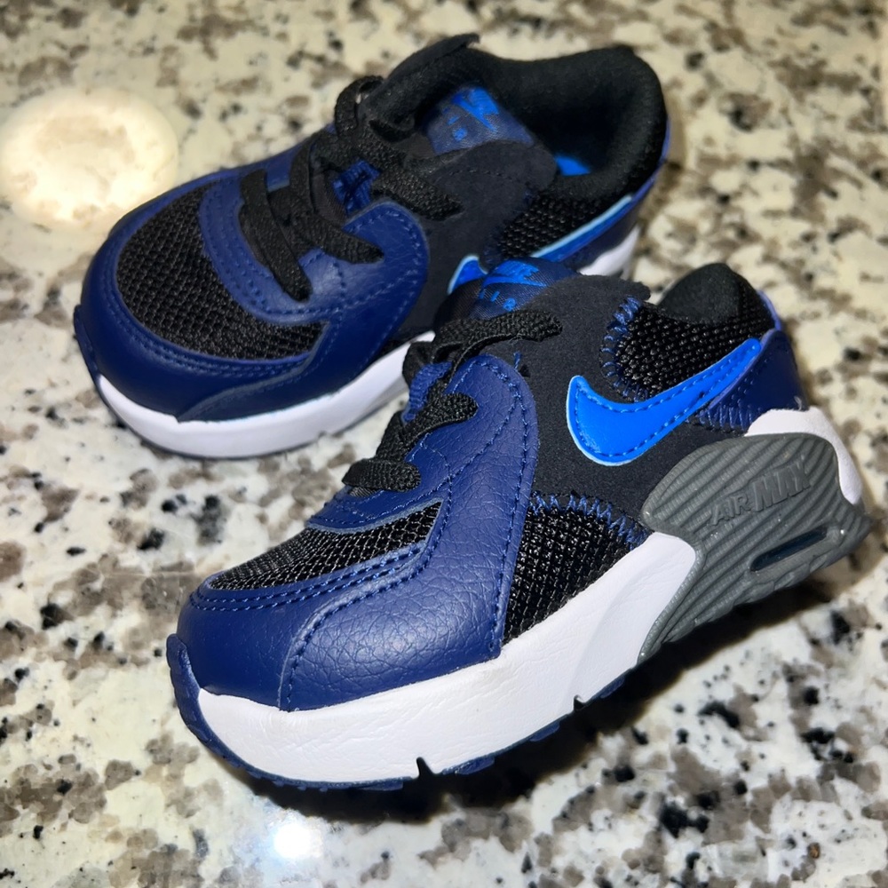 Toddler Boys Air Max Size 5.